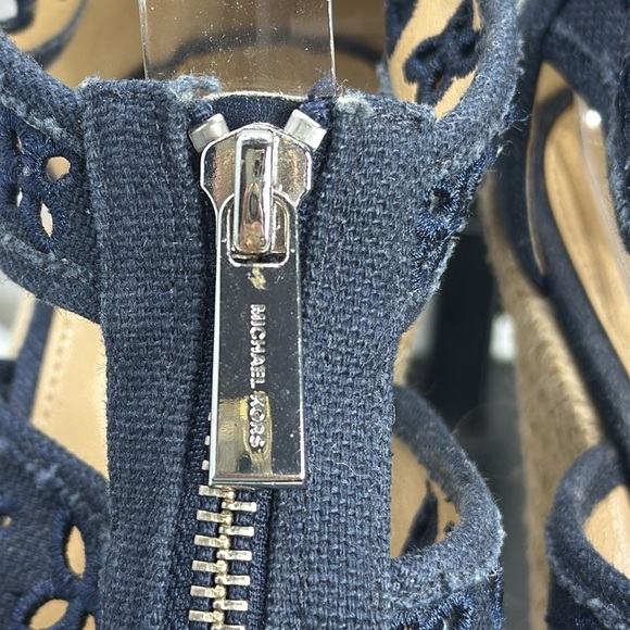 (S7) Michael Kors Damita Floral Embroidered Denim Wedge Sandals, Size 8 M - Picture 3 of 11